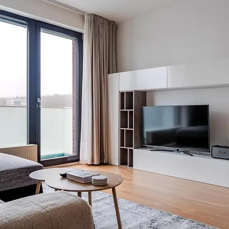 Blueground Invalidovna Balcony Nr Vltava Prg-90 Apartamento Praga