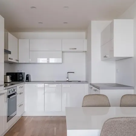 Blueground Invalidovna Balcony Nr Vltava Prg-90 Apartamento *
